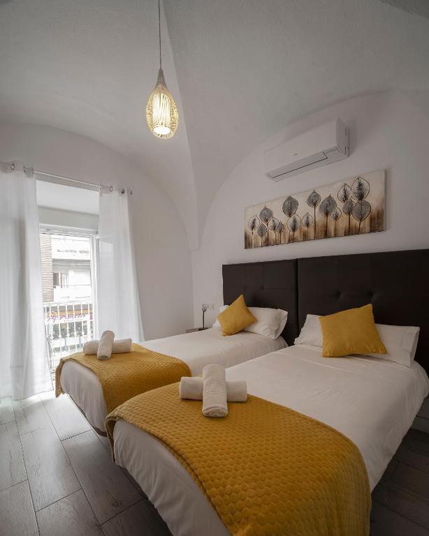 Postel nebo postele na pokoji v ubytování Apartamentos Gladiador