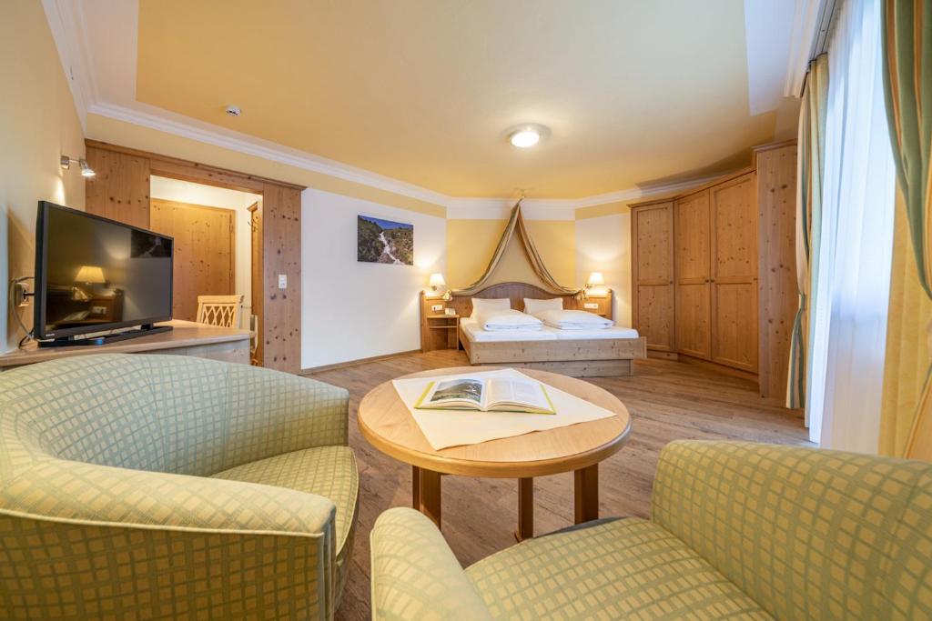 TV a/nebo společenská místnost v ubytování Hotel Similaun