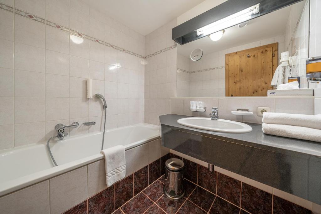 Koupelna v ubytování Hotel Similaun