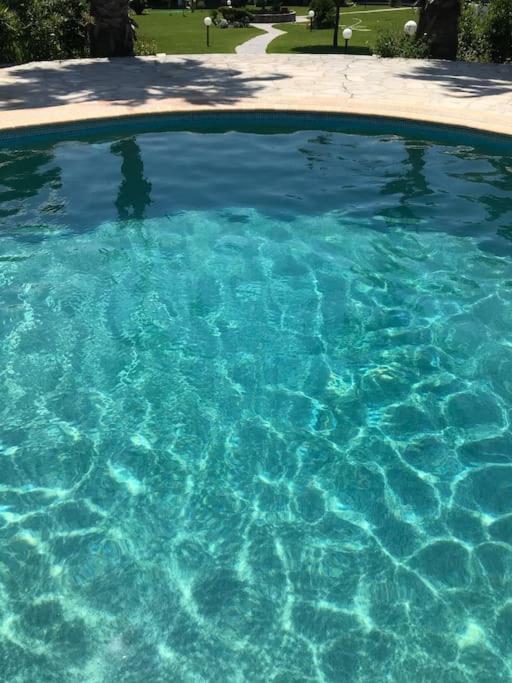 Piscina di Minimal Resort with Pool in Siviri, 150m from the Sea o nelle vicinanze