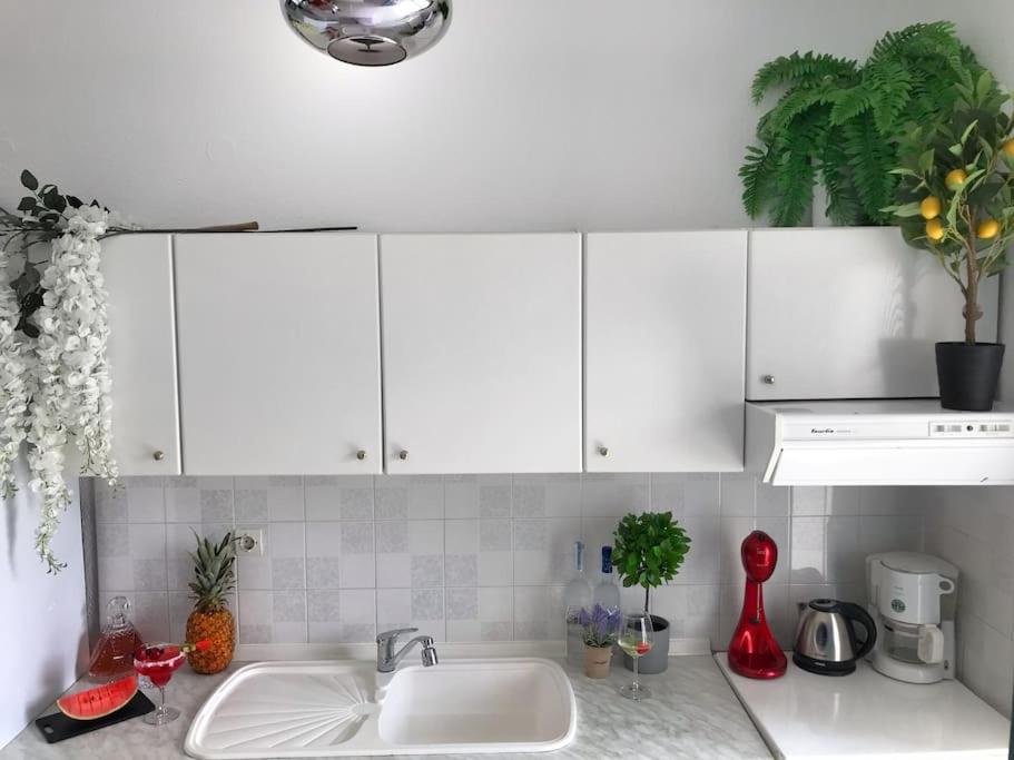 Cucina o angolo cottura di Minimal Resort with Pool in Siviri, 150m from the Sea
