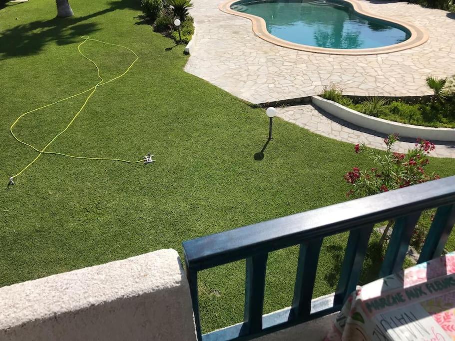 Piscina di Minimal Resort with Pool in Siviri, 150m from the Sea o nelle vicinanze