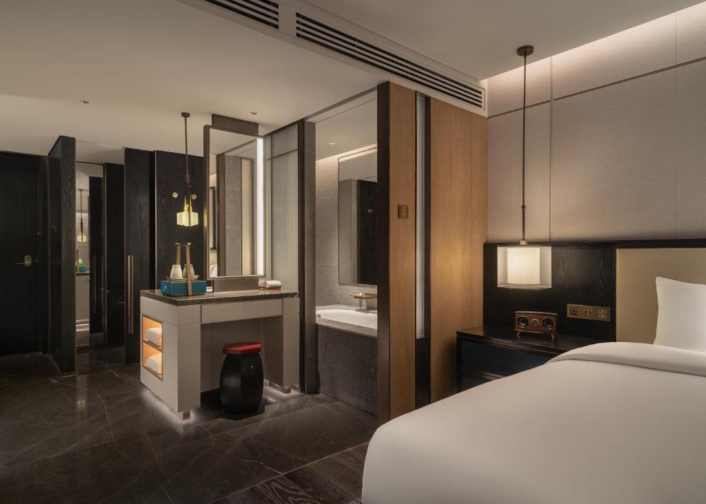 Postel nebo postele na pokoji v ubytování Prime Hotel Beijing Wangfujing