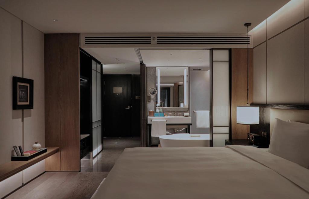 Postel nebo postele na pokoji v ubytování Prime Hotel Beijing Wangfujing