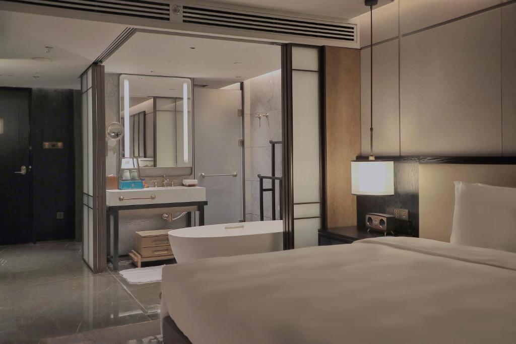 Postel nebo postele na pokoji v ubytování Prime Hotel Beijing Wangfujing