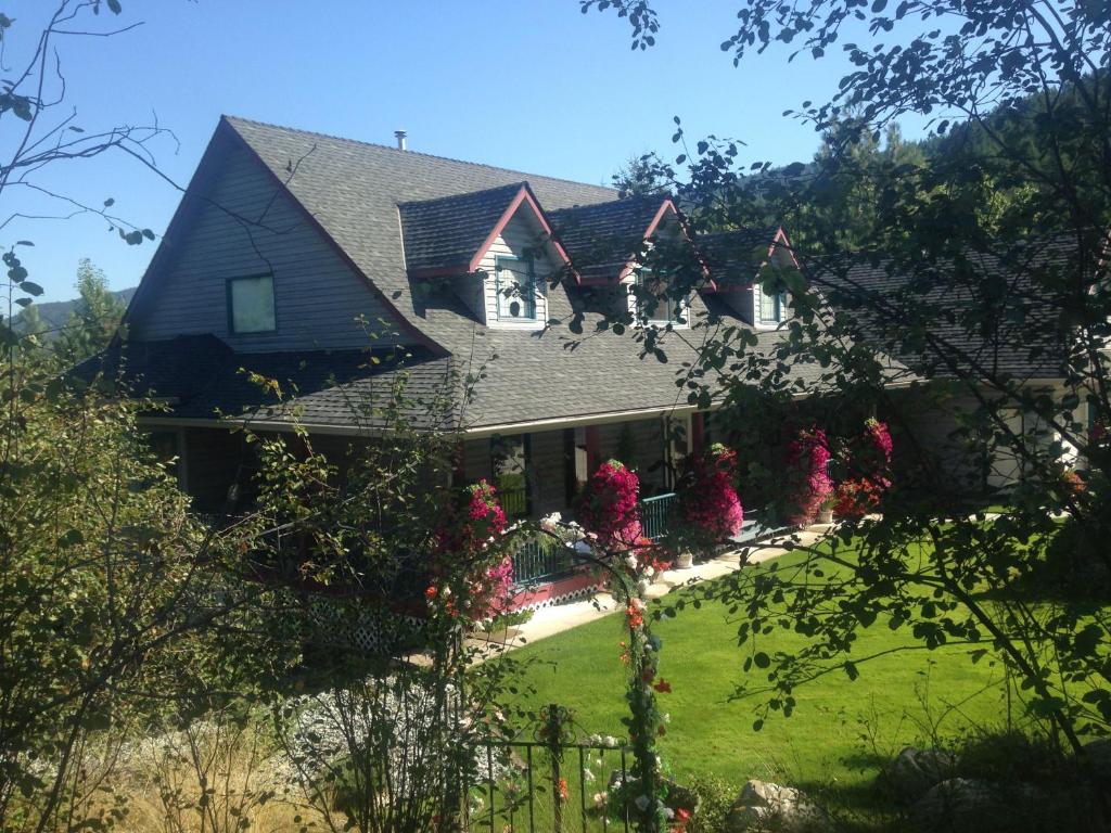 En hage utenfor Eagle's Nest B&B