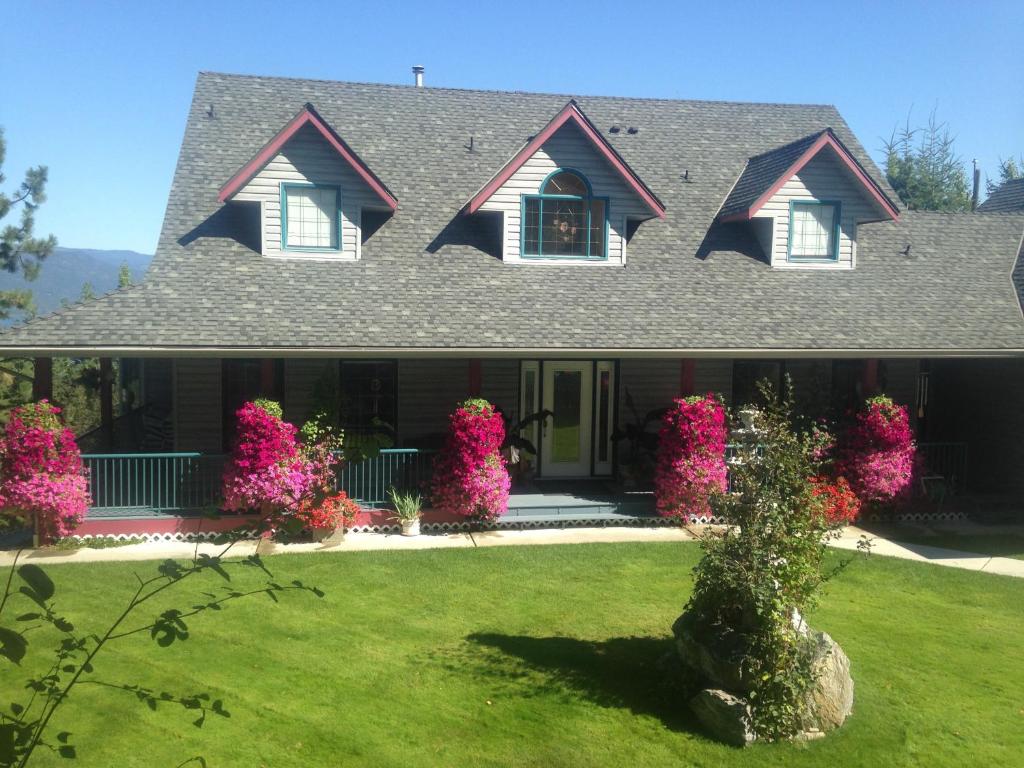 En hage utenfor Eagle's Nest B&B