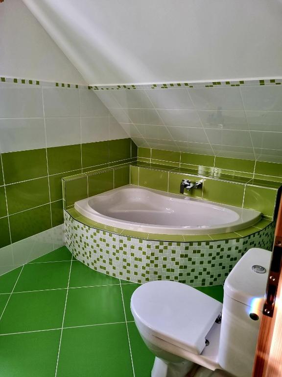 Koupelna v ubytování Dům a chatka pod Smrkem