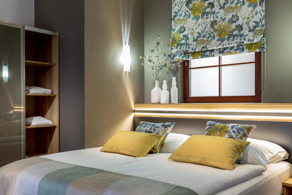 Postel nebo postele na pokoji v ubytování Wine Wellness Hotel Amande Hustopeče