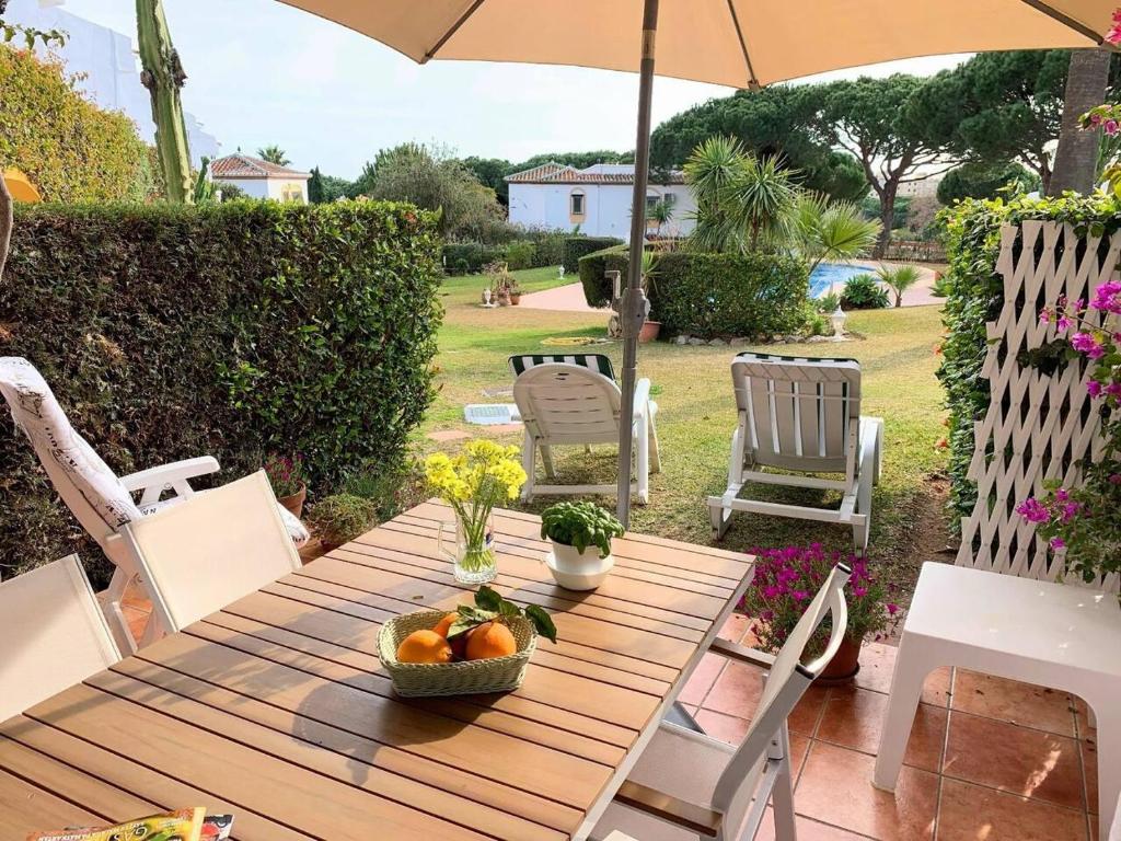 Vonkajšia záhrada v ubytovaní Calahonda - Sleeps 6 - Parking - Garden - Pool