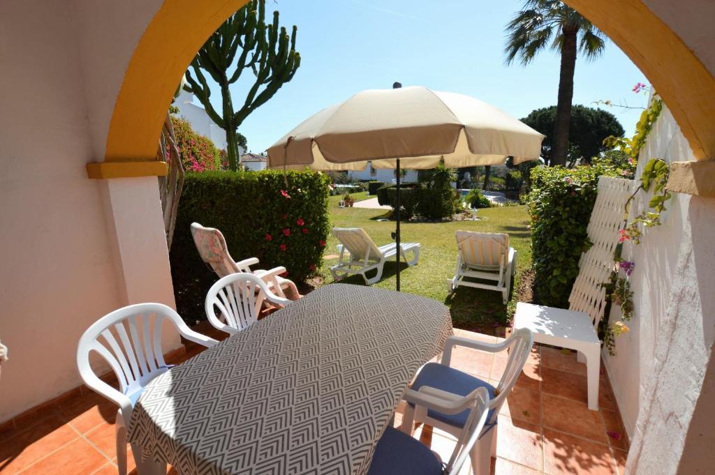 Vonkajšia záhrada v ubytovaní Calahonda - Sleeps 6 - Parking - Garden - Pool