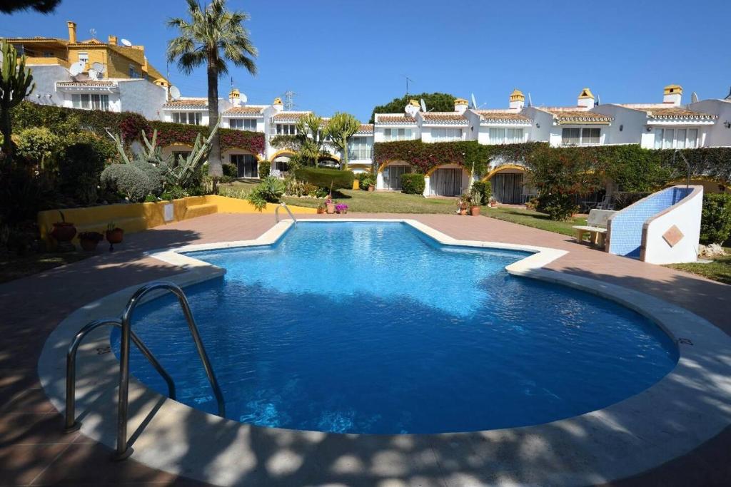 Bazén v ubytovaní Calahonda - Sleeps 6 - Parking - Garden - Pool alebo v jeho blízkosti