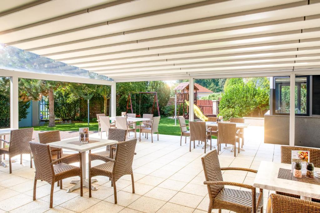 Hotel U Pramenu - Resim 42