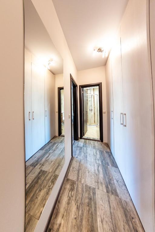 A bed or beds in a room at Bright 1BDR Apartment with a Balcony