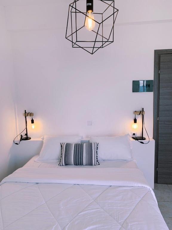 Postel nebo postele na pokoji v ubytování Alkyon Hotel