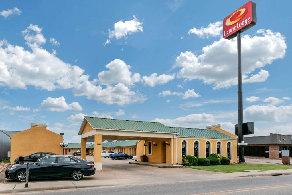 a mobil gas station with a car parked in front at Econo Lodge Jonesboro in Jonesboro