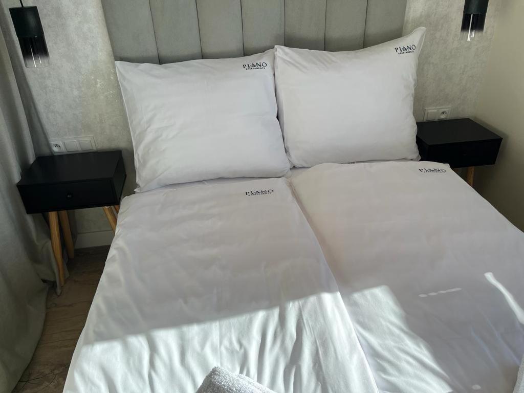 Posteľ alebo postele v izbe v ubytovaní APARTAMENTY PIANO POLNA 28