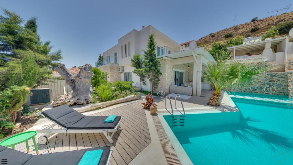 Swimmingpoolen hos eller tæt på Villa Ella-Pitsidia-Kreta