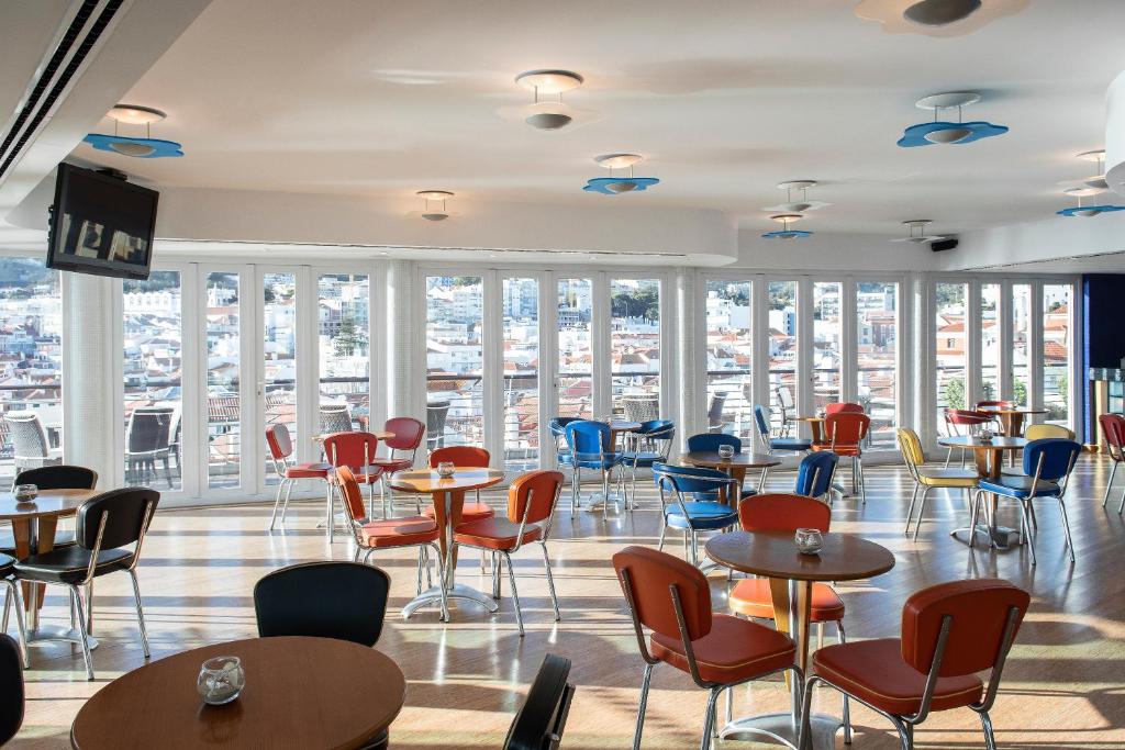 Um restaurante ou outro lugar para comer em SANA Sesimbra Hotel