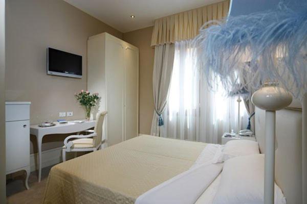 Postel nebo postele na pokoji v ubytování Hotel Ai Due Principi