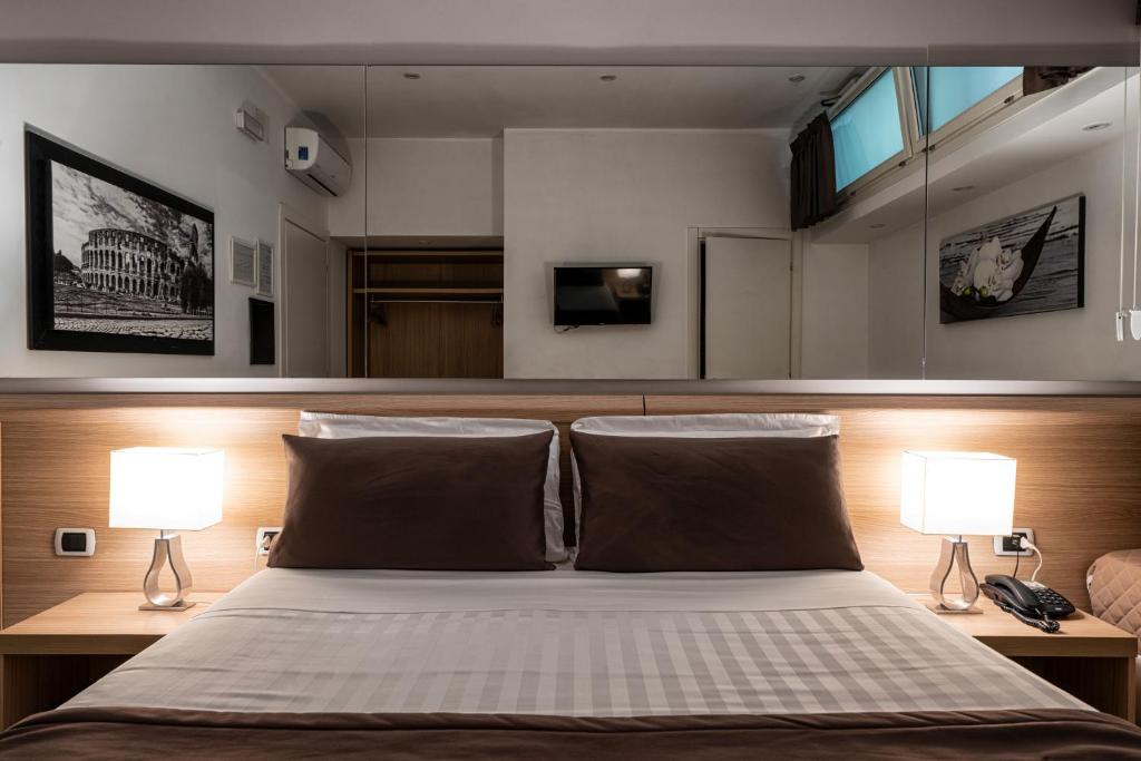 Una cama o camas en una habitación de Hotel Paolo II