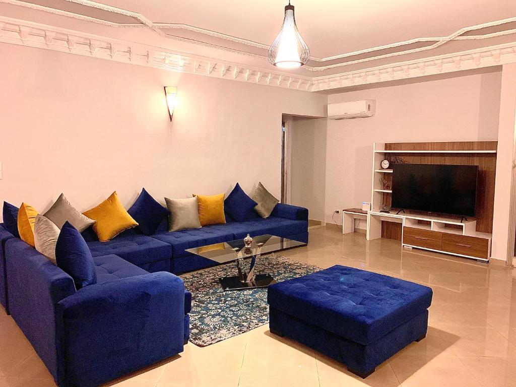 O zonă de relaxare la Anfa 92 - Large and comfy 2 Bedrooms. Sunny, well located with great views.