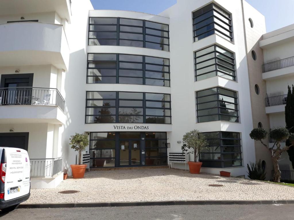 Remarkable 1-Bed Apartment in Olhos de Agua