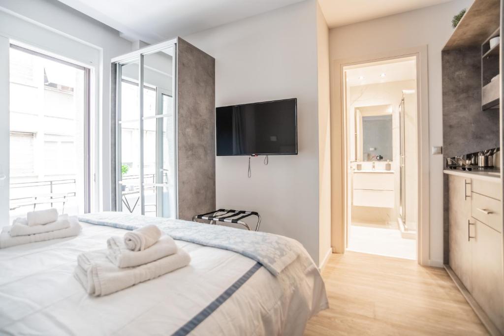 Postel nebo postele na pokoji v ubytování A13 Pristine & Sunny 30m2 flat near Syntagma sq