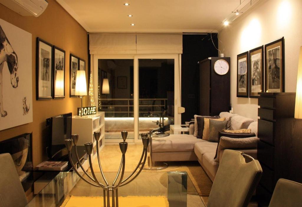 Posezení v ubytování Two bedroom seafront apartment