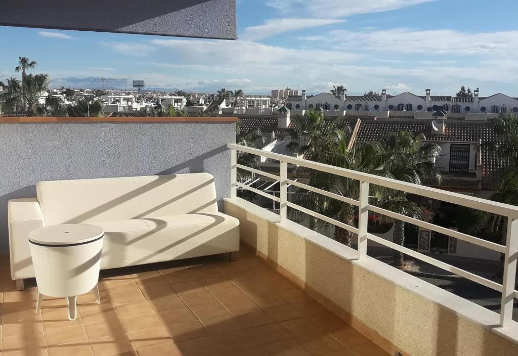 Balkón nebo terasa v ubytování Two bedroom seafront apartment