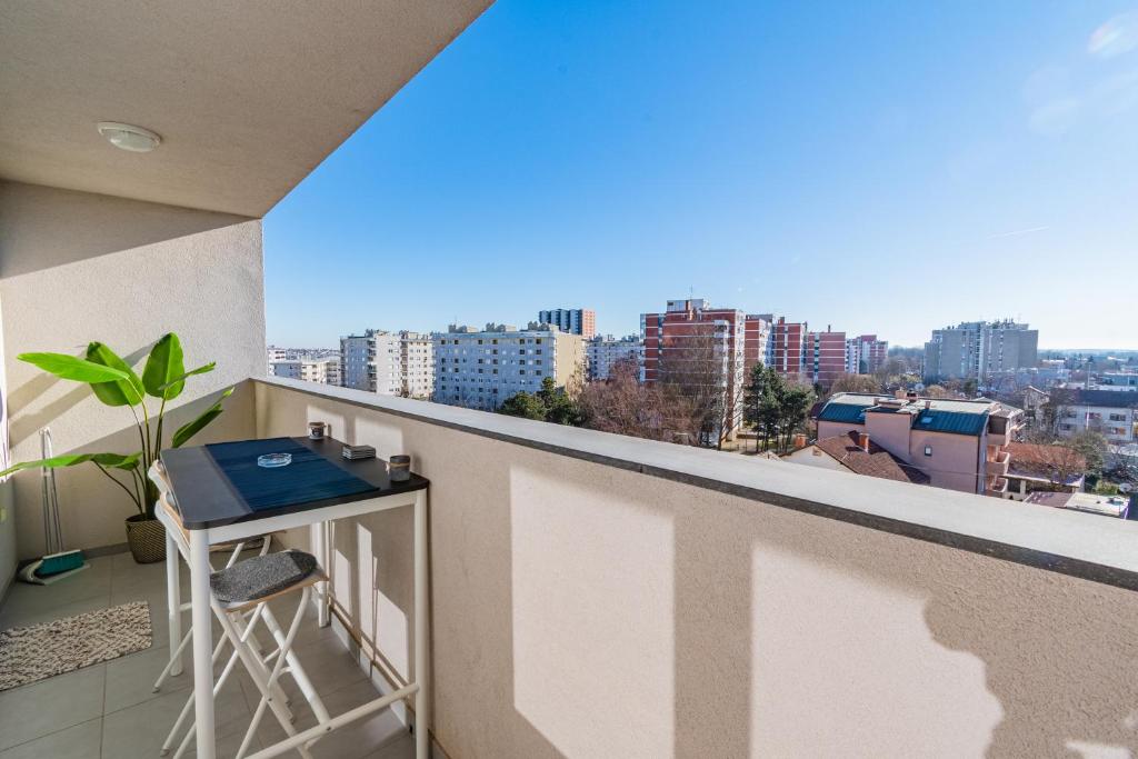 Fotografie z fotogalerie ubytování Flexible SelfCheckIns 30 - Zagreb - Garage - Electric vehicle ccharger - Big Loggia - New - Apartments Repinc 30 v Záhřebu