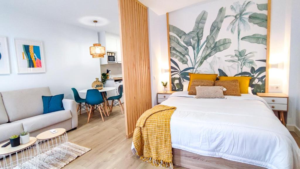 Posteľ alebo postele v izbe v ubytovaní OleHolidays 411 Romana Playa junto a la playa