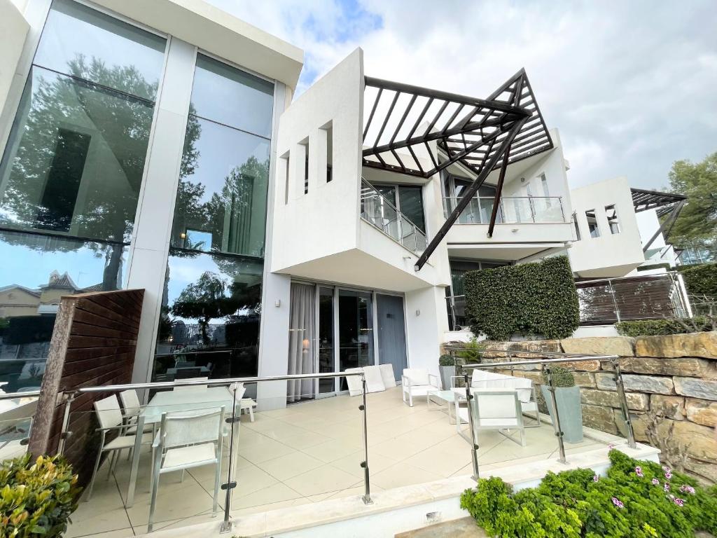 Modern villa in gated complex Sierra Blanca Marbella ...