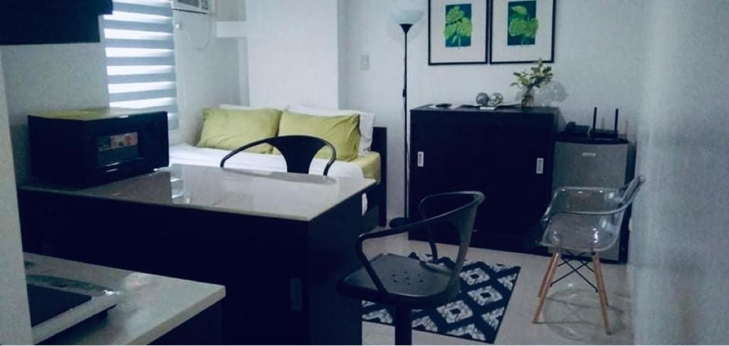 Cebu city Cozy studio Cityscape Tower 2にあるシーティングエリア