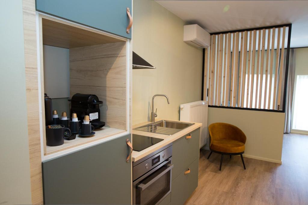 Kuchyň nebo kuchyňský kout v ubytování Appart hôtel En Ville