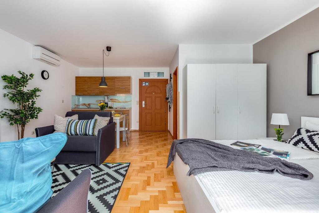 Kuchyň nebo kuchyňský kout v ubytování Main Street Apartments 2