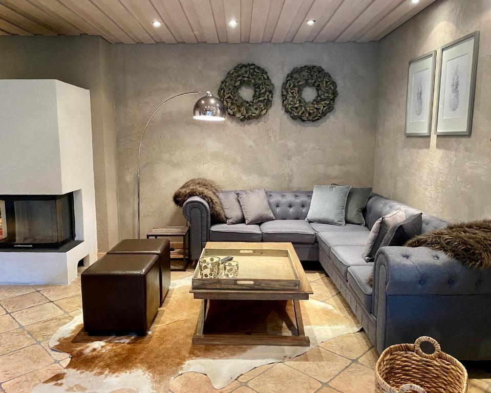 a living room with a couch and a coffee table at country-suites by verdino LIVING - Apartments & Privatzimmer in Braunlage