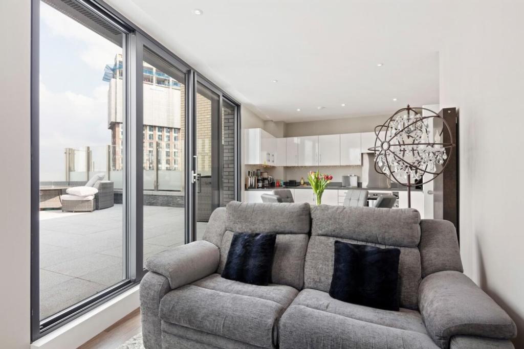 Superb 2 Bedroom Apartment With Remarkable Rooftop, London (updated