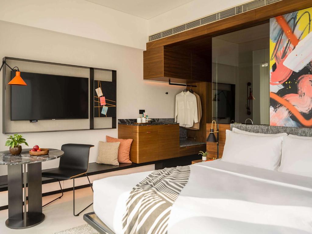 A bed or beds in a room at EAST Hong Kong