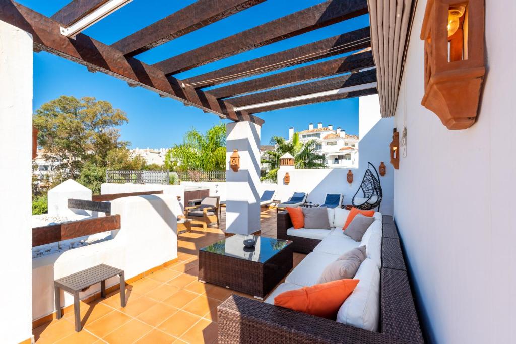 Posezení v ubytování Las Tortugas Marbella - Luxury Penthouse with Sea Views & Jacuzzi