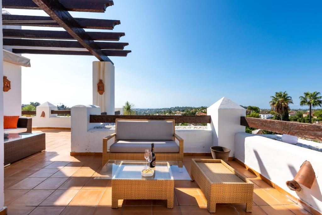 Posezení v ubytování Las Tortugas Marbella - Luxury Penthouse with Sea Views & Jacuzzi