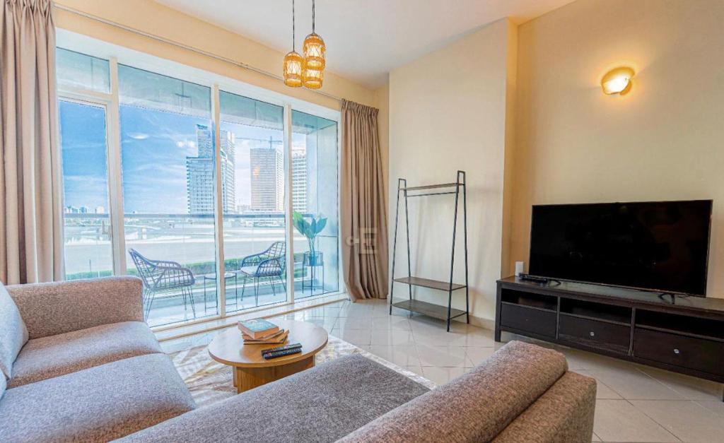 Apartament One bedroom in Dubai sport city hub canal 1 tower (ZEA