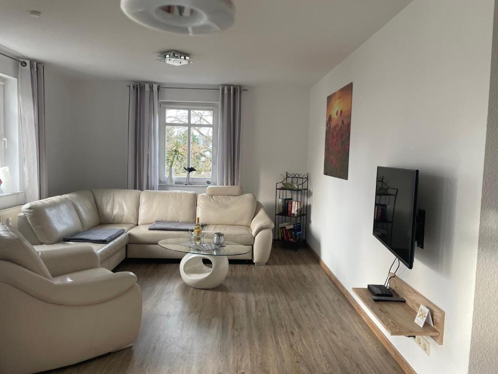 a living room with a couch and a table at Traumferienwohnung Ostseebad Baabe - Rügen in Baabe