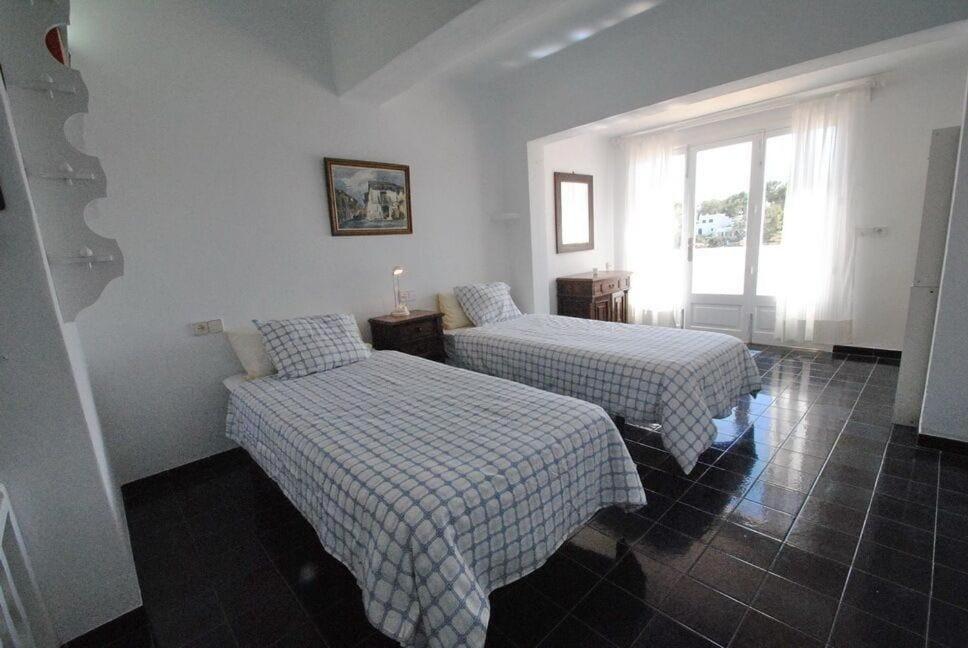 A bed or beds in a room at Villa El Club 3 Bed 3 Bath Front
