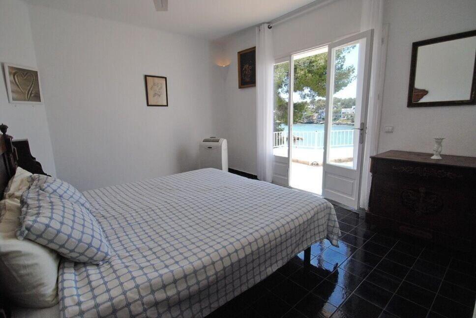 A bed or beds in a room at Villa El Club 3 Bed 3 Bath Front