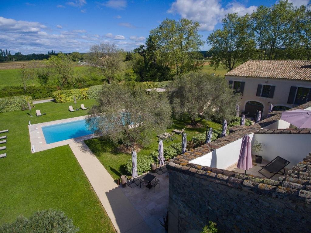 Bazén v ubytování Hôtel & Restaurant de charme - La Bégude Saint-Pierre nebo v jeho okolí