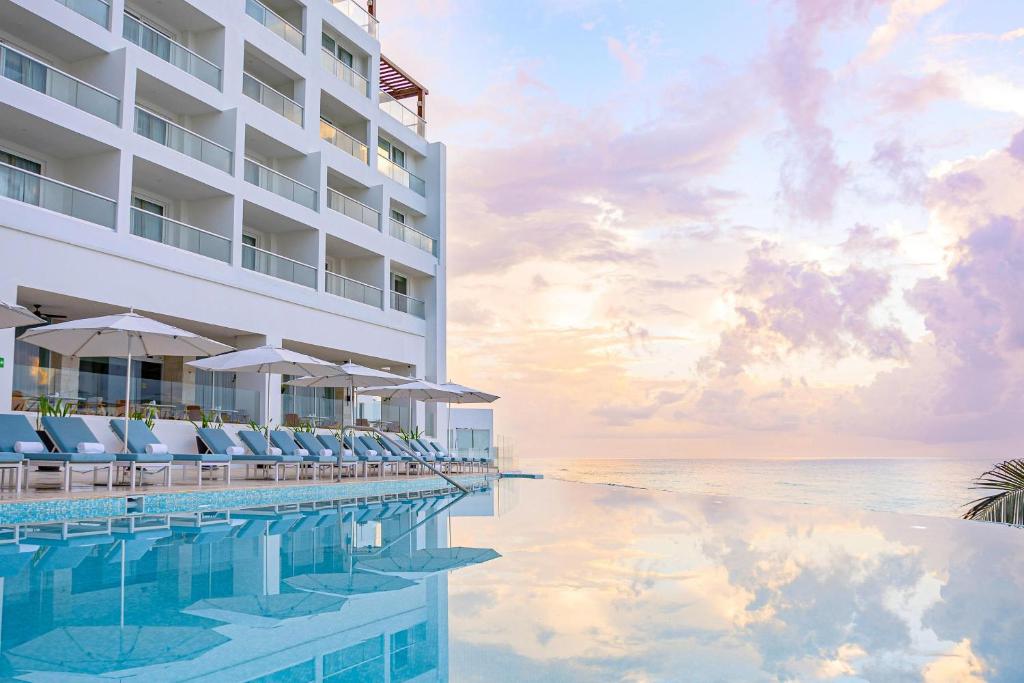 Bazén v ubytování Sun Palace - All Inclusive Adults Only nebo v jeho okolí