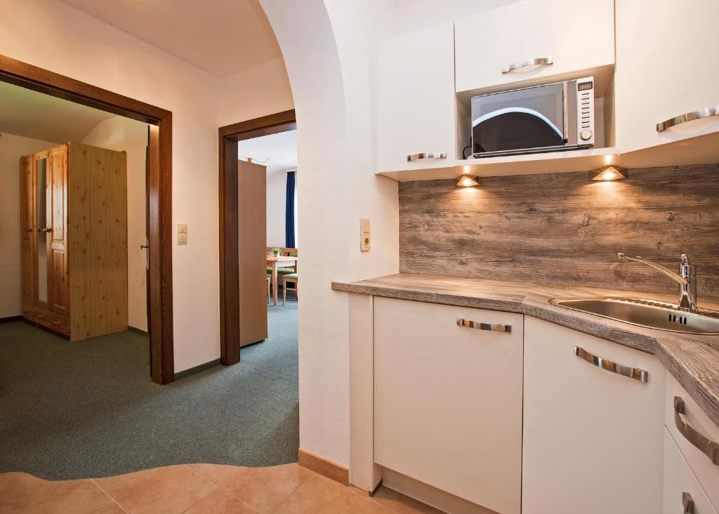Una cocina o cocineta en Hotel Altmünsterhof