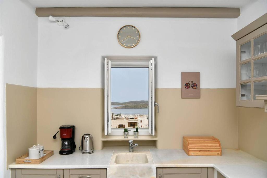 Příslušenství pro přípravu čaje a kávy v ubytování Orasea Villa with private pool