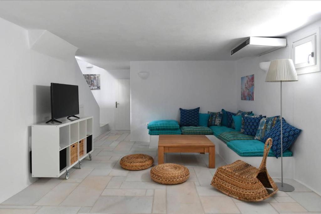 TV a/nebo společenská místnost v ubytování Orasea Villa with private pool